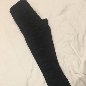Size 8 Lululemon Align pant 25' Black Grey Camo